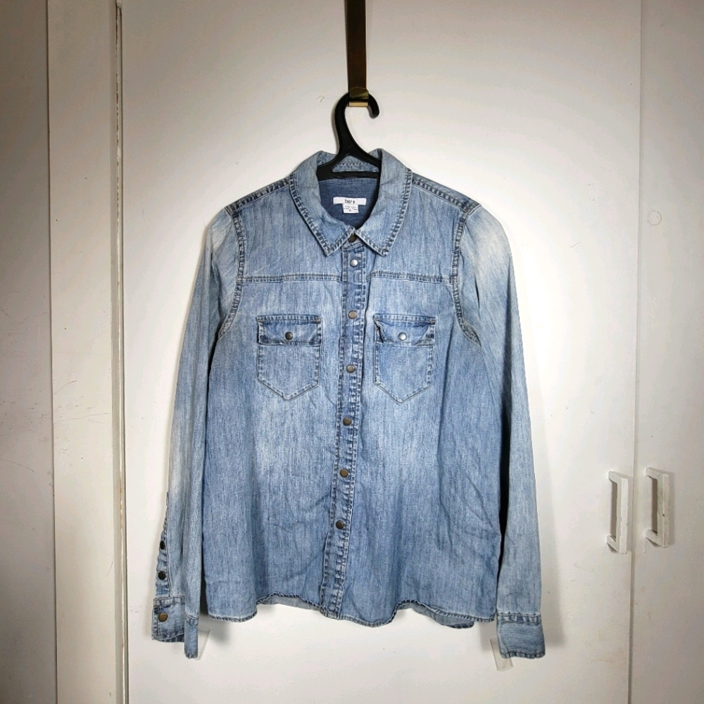 Bar III Long-sleeve Denim Button-up